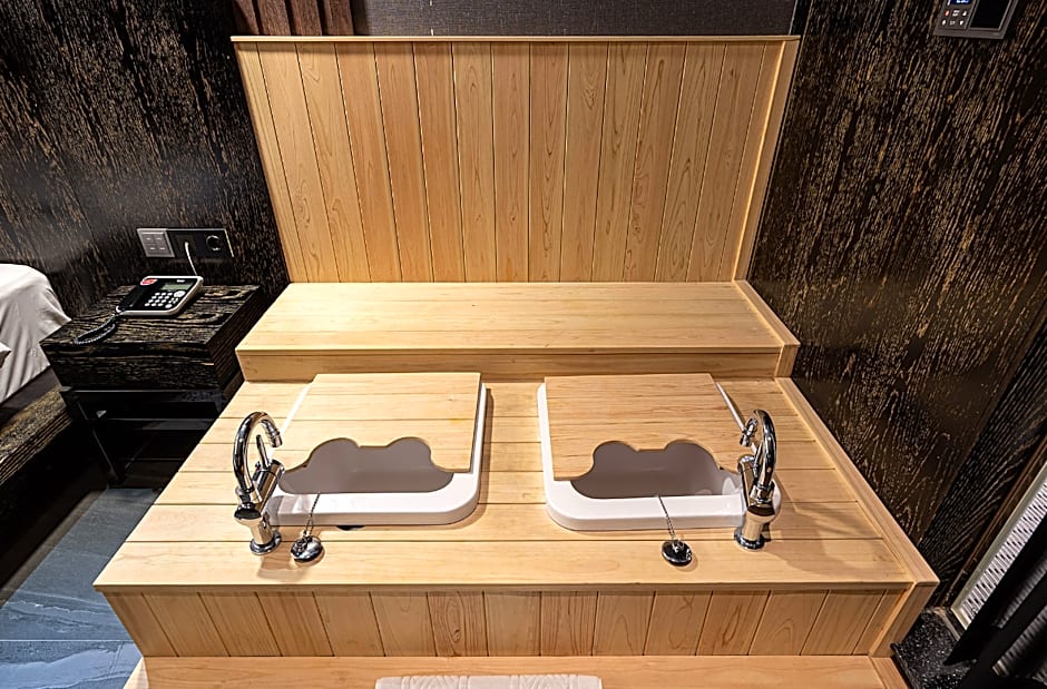 1 King Bed Suite, Nonsmoking — 8 fotoğraftan 1. fotoğraf