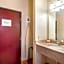 OYO Townhouse Clute Lake Jackson