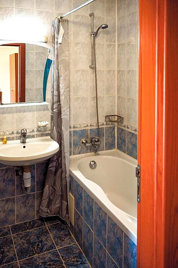 Dionis Hotel
