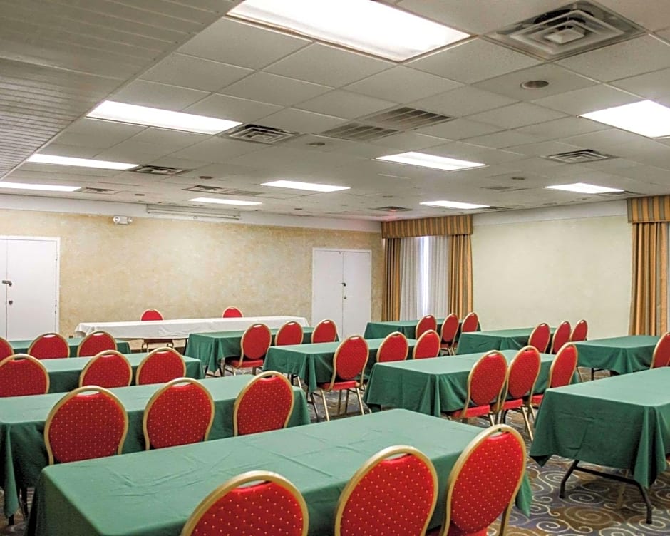 Quality Inn & Suites on the Bay near Pensacola Beach