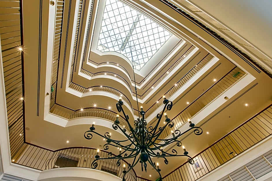 Central Cosmo Apartment Hotel