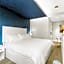 Global Luxury Suites at The Arches
