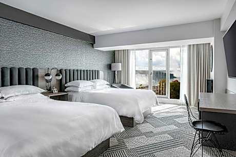 AmericanFallsview bathtub, Guest room, 2 Queen, Partial Falls view