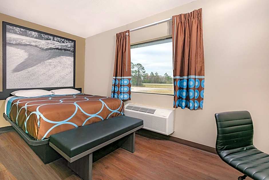 Super 8 by Wyndham Moss Point