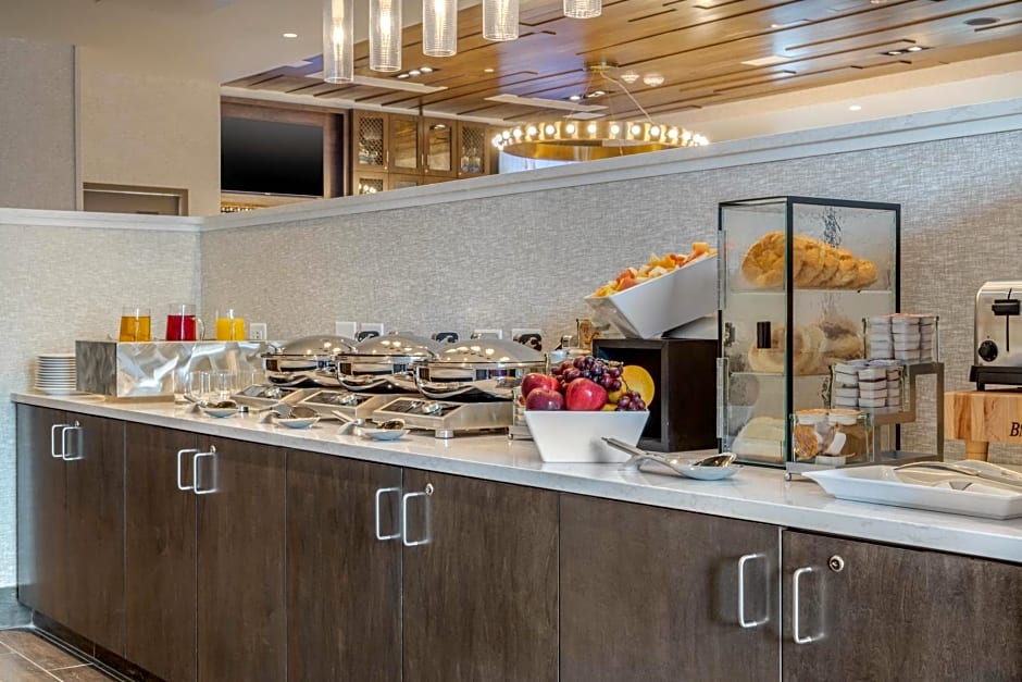 Cambria Hotel Charleston Riverview