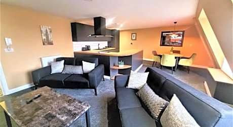 Friary House Serviced Apartments by Roomsbooked - 24Hr Reception