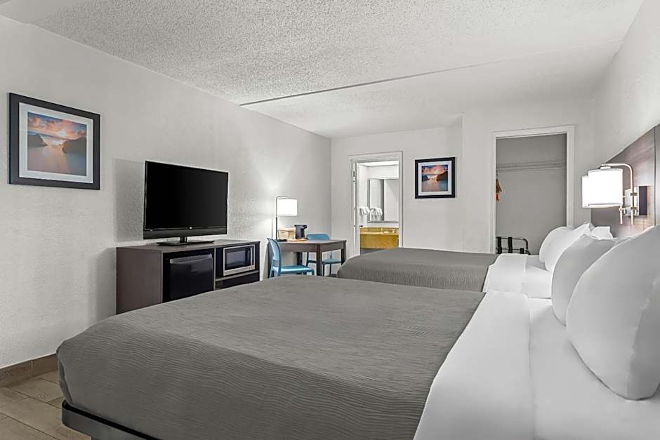 Quality Inn & Suites At Tropicana Field