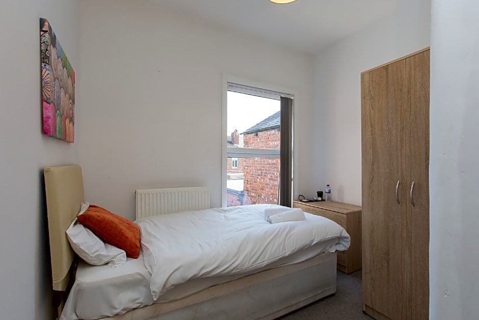 Townhouse @ 27 Electricity St Crewe