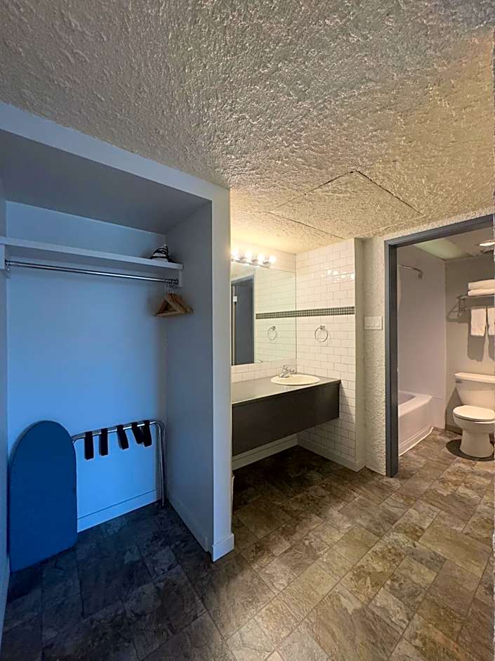 Divya Sutra Plaza and Conference Centre, Vernon