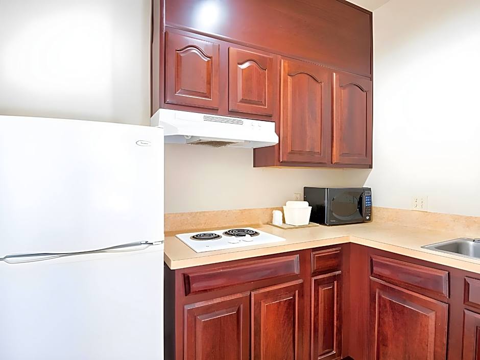 OYO Townhouse Clute Lake Jackson