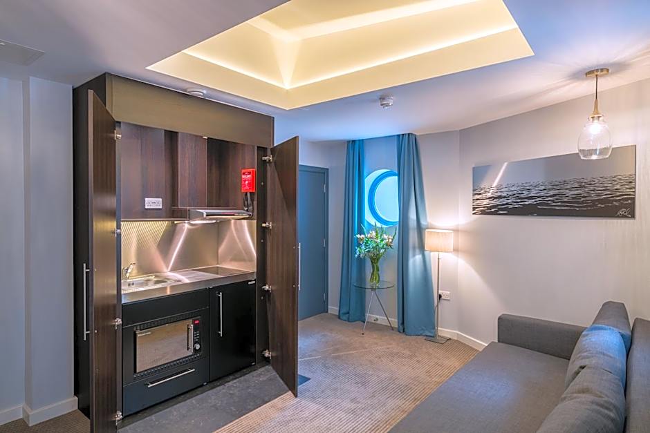 Pelican London Hotel And Residence