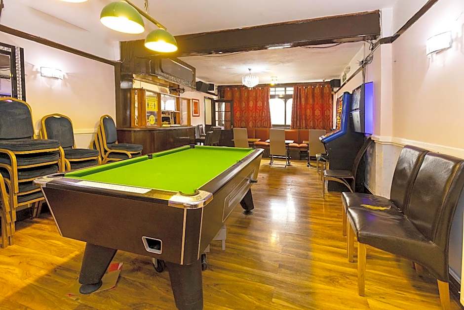 OYO Old Oak Tree Inn