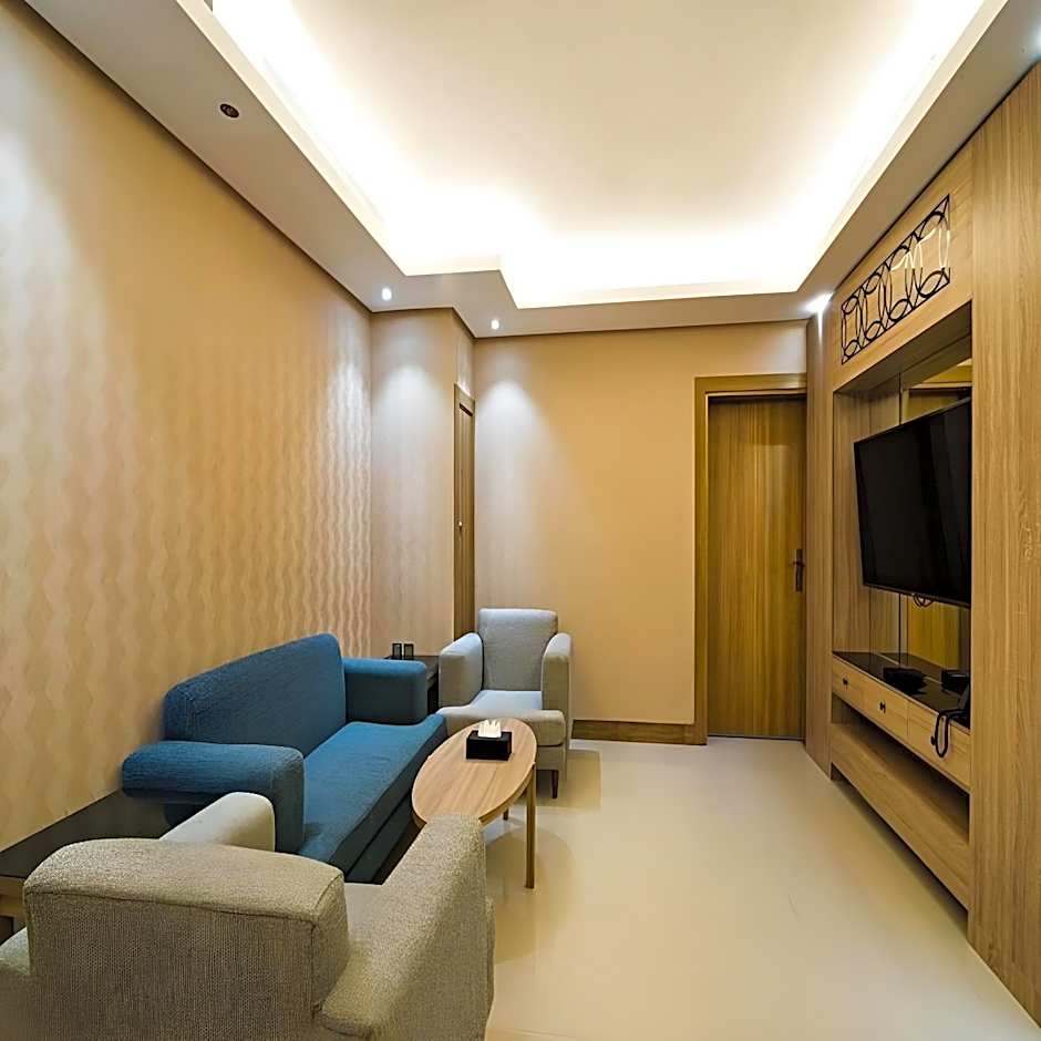 Mirnian Hotel