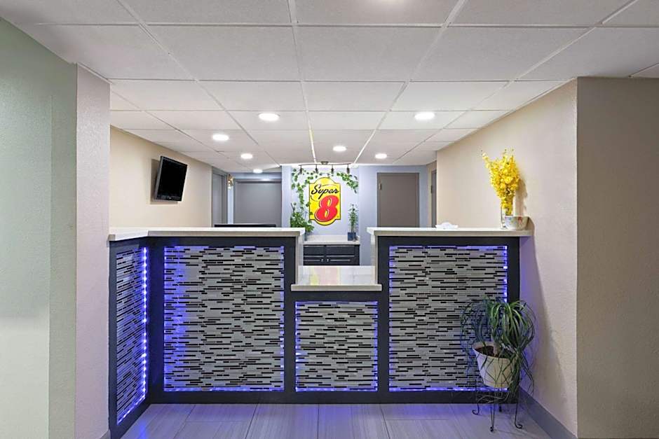 Super 8 by Wyndham Buffalo