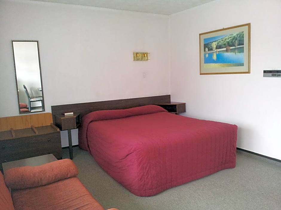 Ace High Motor Inn