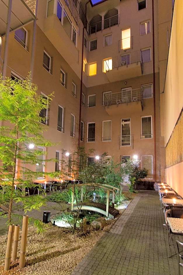 Six Inn Hotel