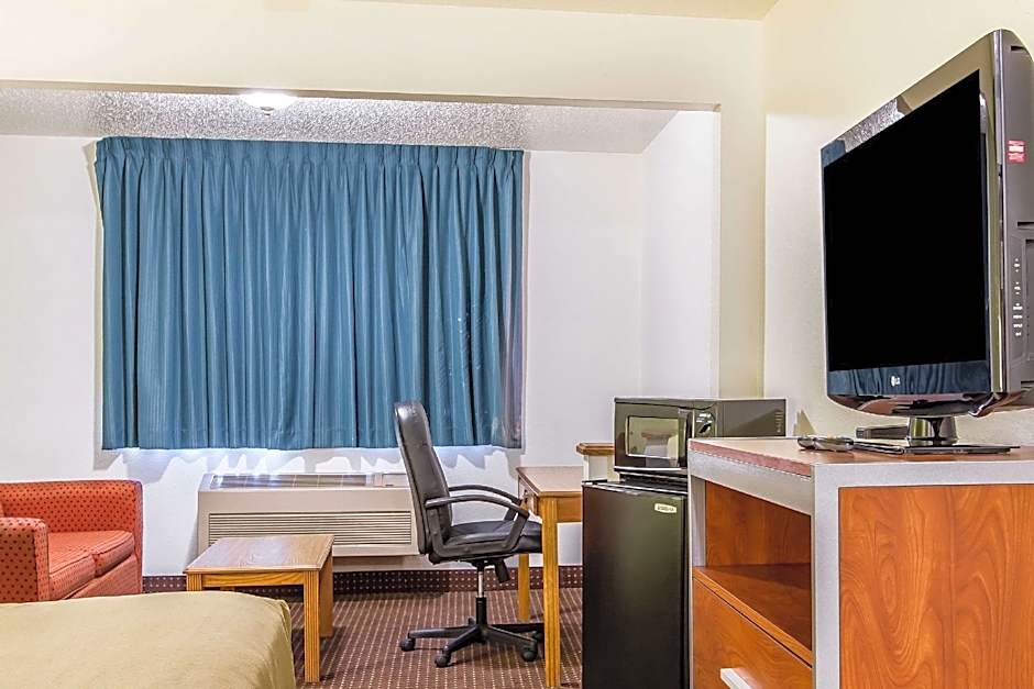 Econo Lodge Inn & Suites Pekin - Peoria Area