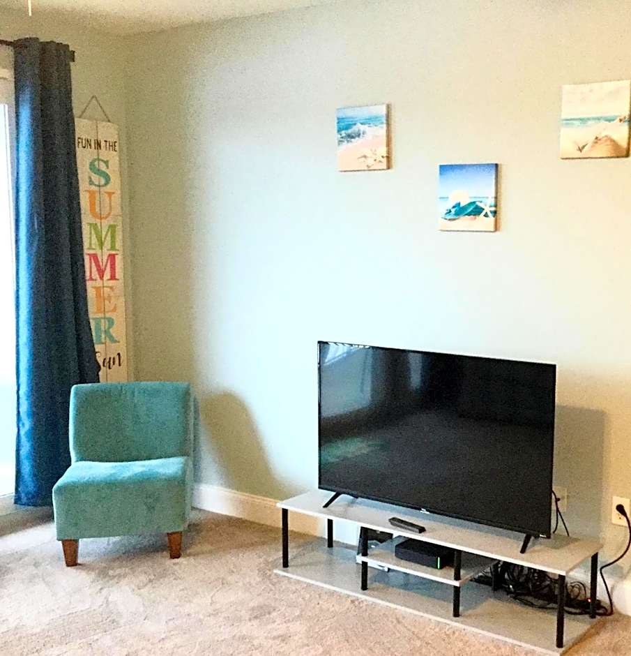 LAKETOWN 5 POOLs STEPS TO BEACH FAMILY FRIENDLY