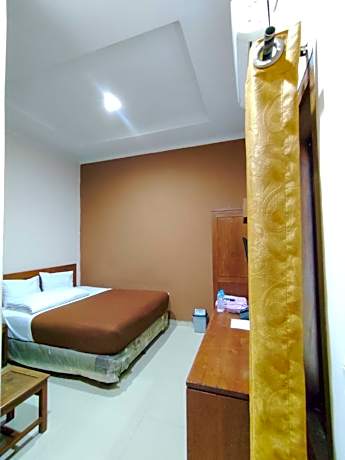 Deluxe Double Room (2 Adults + 1 Child)