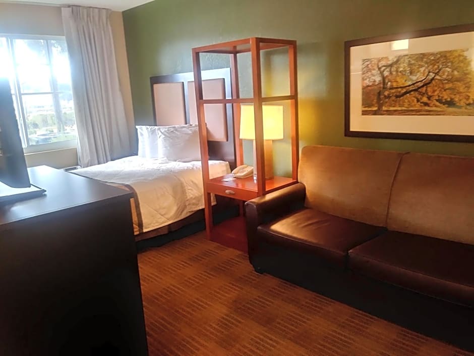 Extended Stay America Suites - Detroit - Auburn Hills - Featherstone Rd