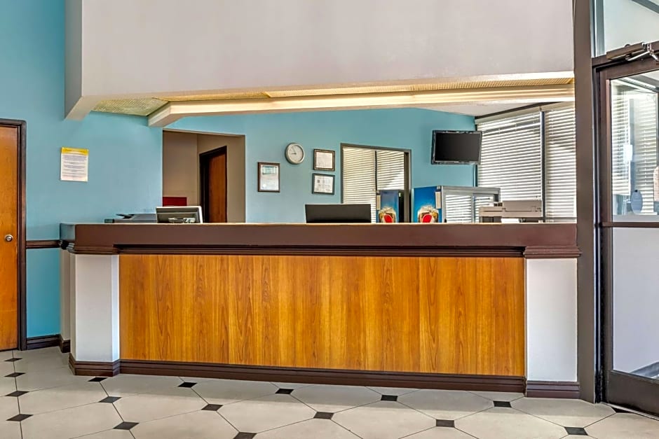 Days Inn & Suites by Wyndham Rocky Mount Golden East