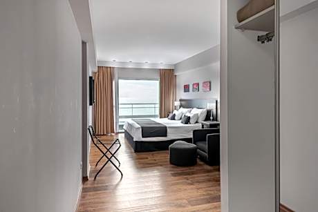 Queen or Twin Room with Balcony and Ocean View - Non-Smoking