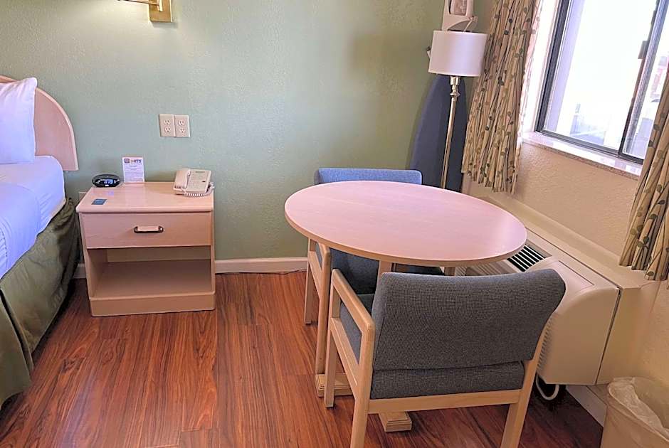 Travelodge by Wyndham Holbrook