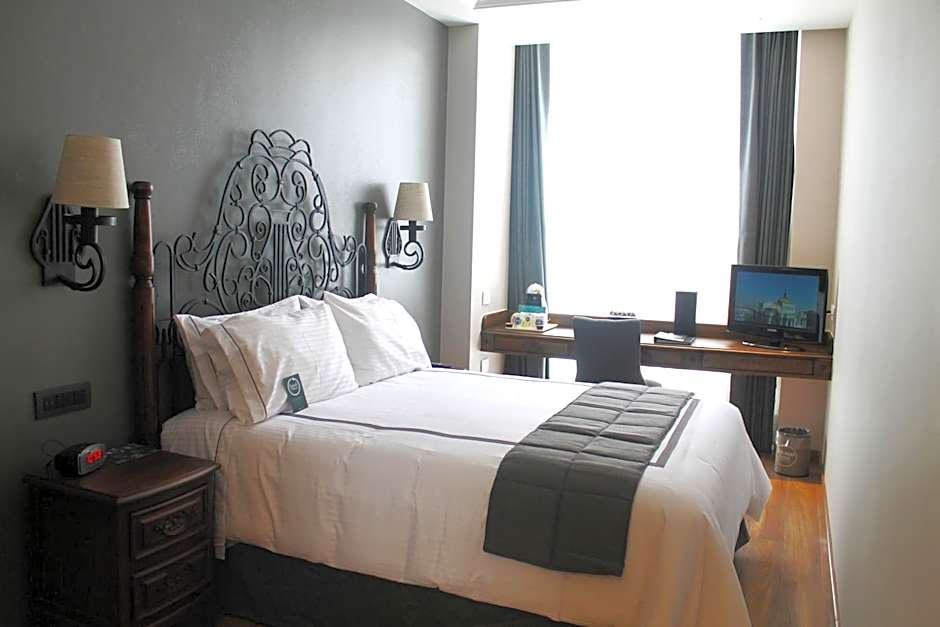 Photo 1 of 7 of Standard 1 Queen Bed