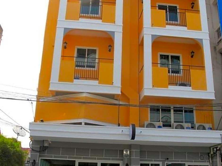Hoppers Place Donmuang Hostel