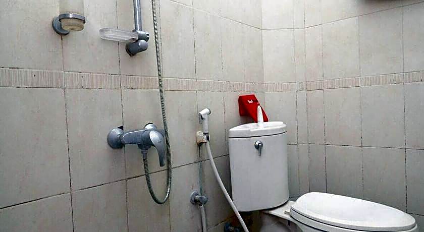 RedDoorz Plus near Undip Tembalang