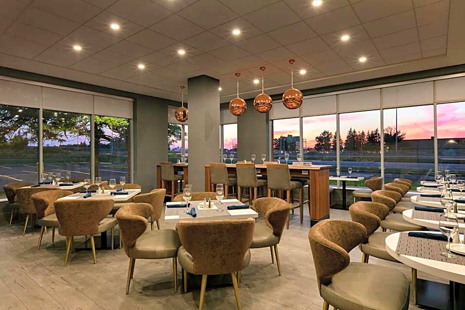 Embassy Suites by Hilton Montreal Airport