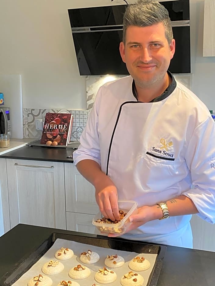 Sans Souci Bed and Breakfast Luxe Heated Pool and Restaurant