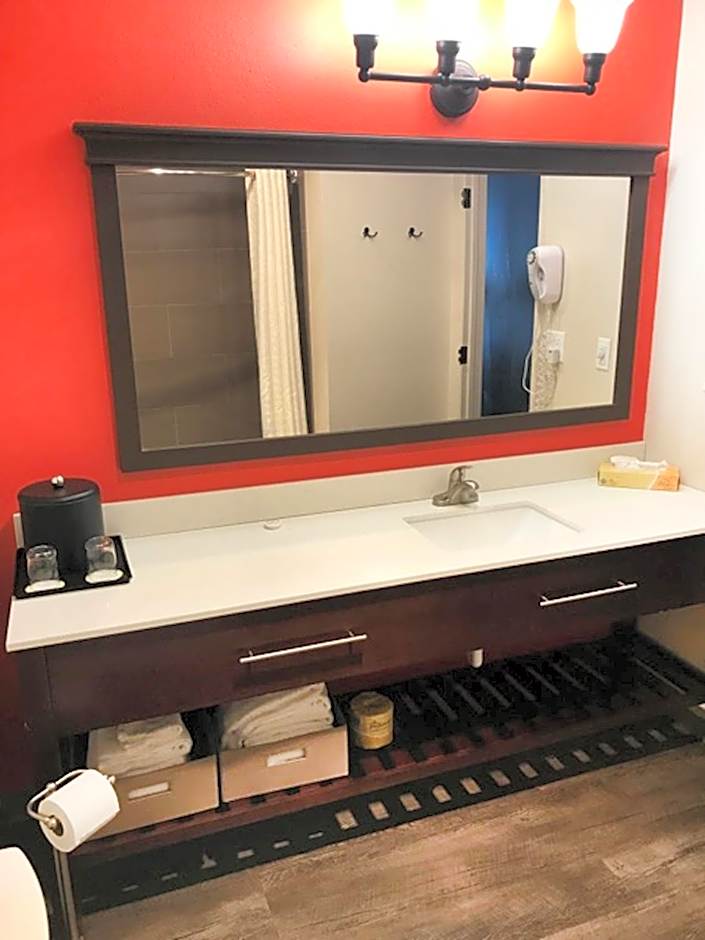 Coast Inn at Lake Hood