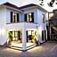 Twice Central Guesthouse