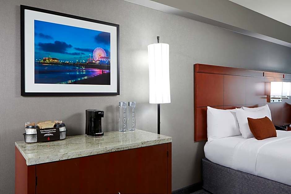 Courtyard by Marriott Los Angeles LAX/Century Boulevard