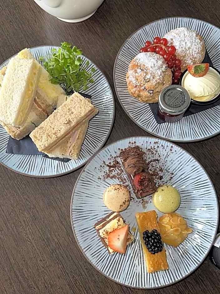 Harbour Heights Hotel