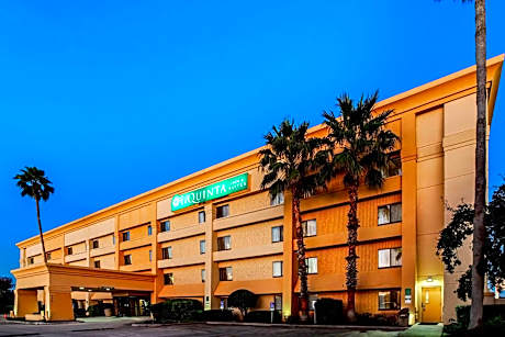La Quinta Inn & Suites by Wyndham Houston Baytown East