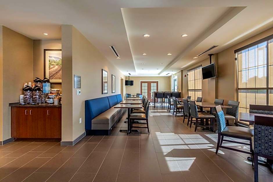 Comfort Inn & Suites - Harrisburg Airport - Hershey South