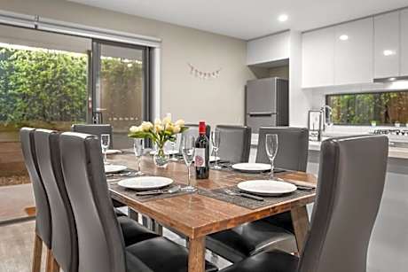 Sovereign Hill Close -private, peaceful, modern