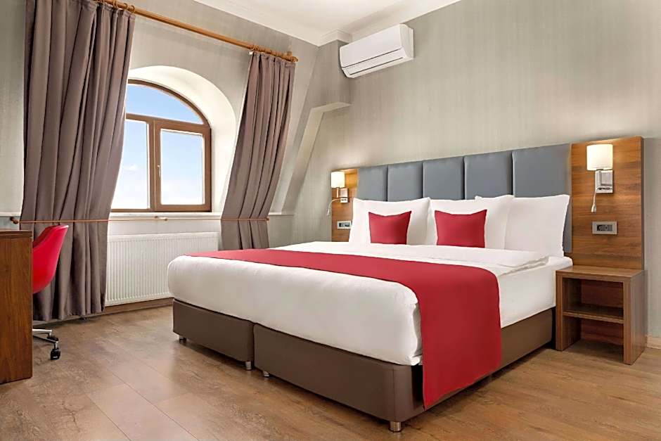 Ramada by Wyndham Van