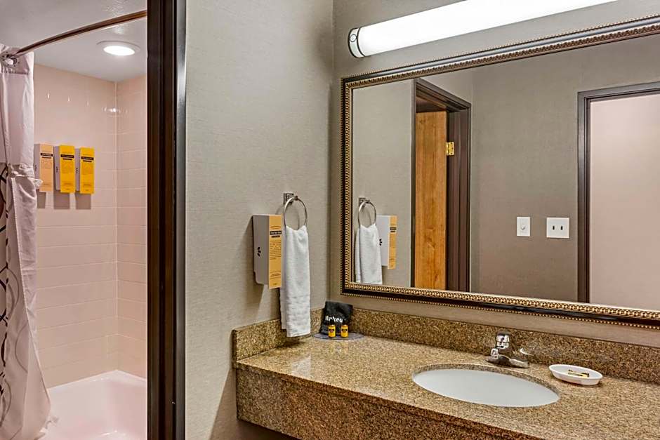 Best Western Plus Landmark Inn