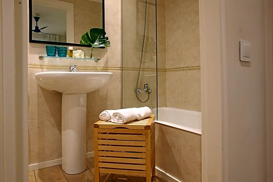 Chic & Basic Lemon Boutique Hotel