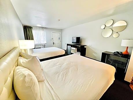 Queen Room with Two Queen Beds - Mobility Access/Non-Smoking