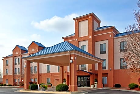 Holiday Inn Express & Suites Lansing-Leavenworth, an IHG Hotel