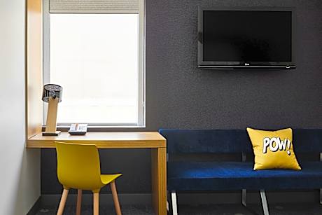 Room, 1 King Bed, Corner