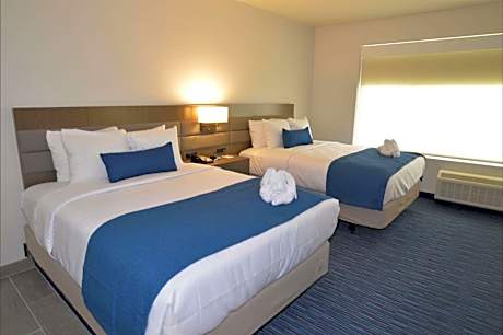 Queen Suite with Two Queen Beds and Roll-In Shower - Mobility Access