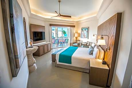 Junior Suite 1 King Bed, Oceanview