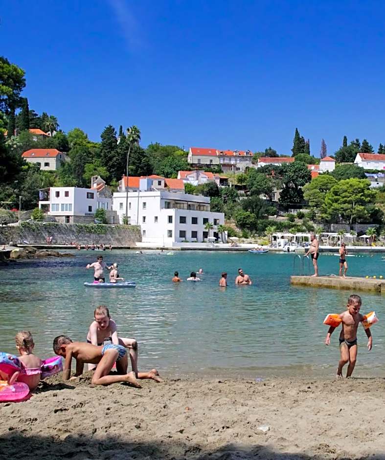 Kalamota Beach House