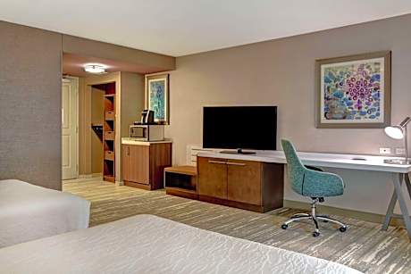 Queen Room with Two Queen Beds and Bath Tub - Mobility/Hearing Accessible