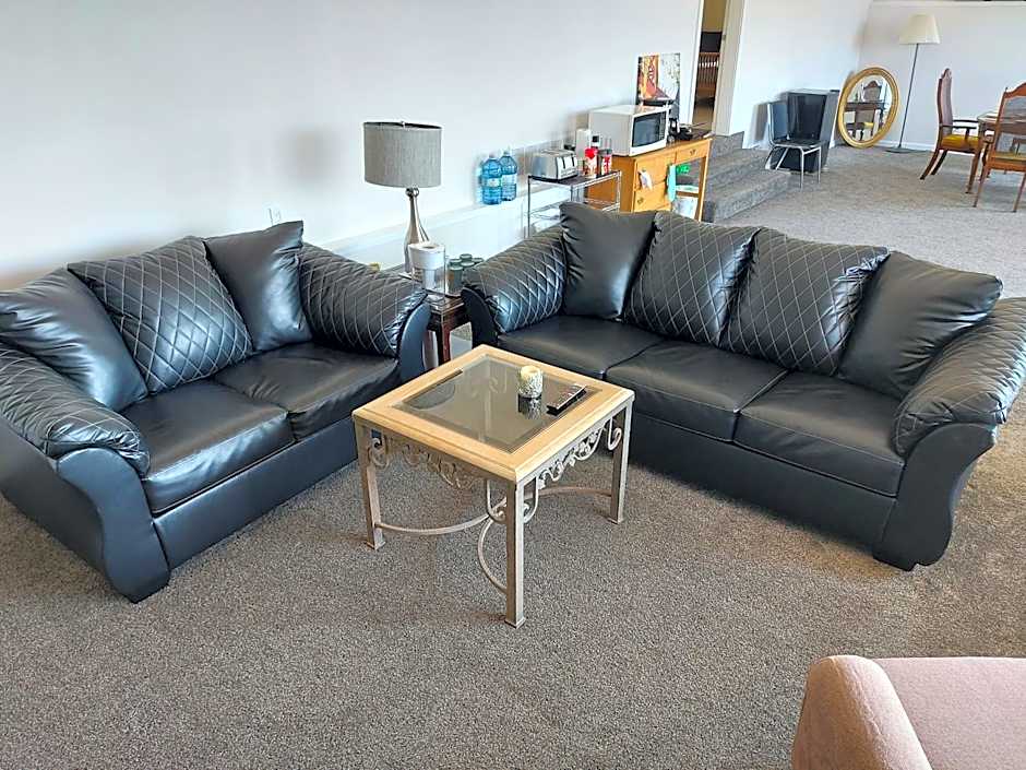 Peaceful and Spacious Lake View